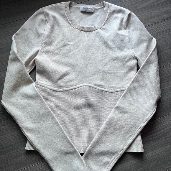 aritzia babaton sculpt knit sweater cream medium - Picture 1 of 1